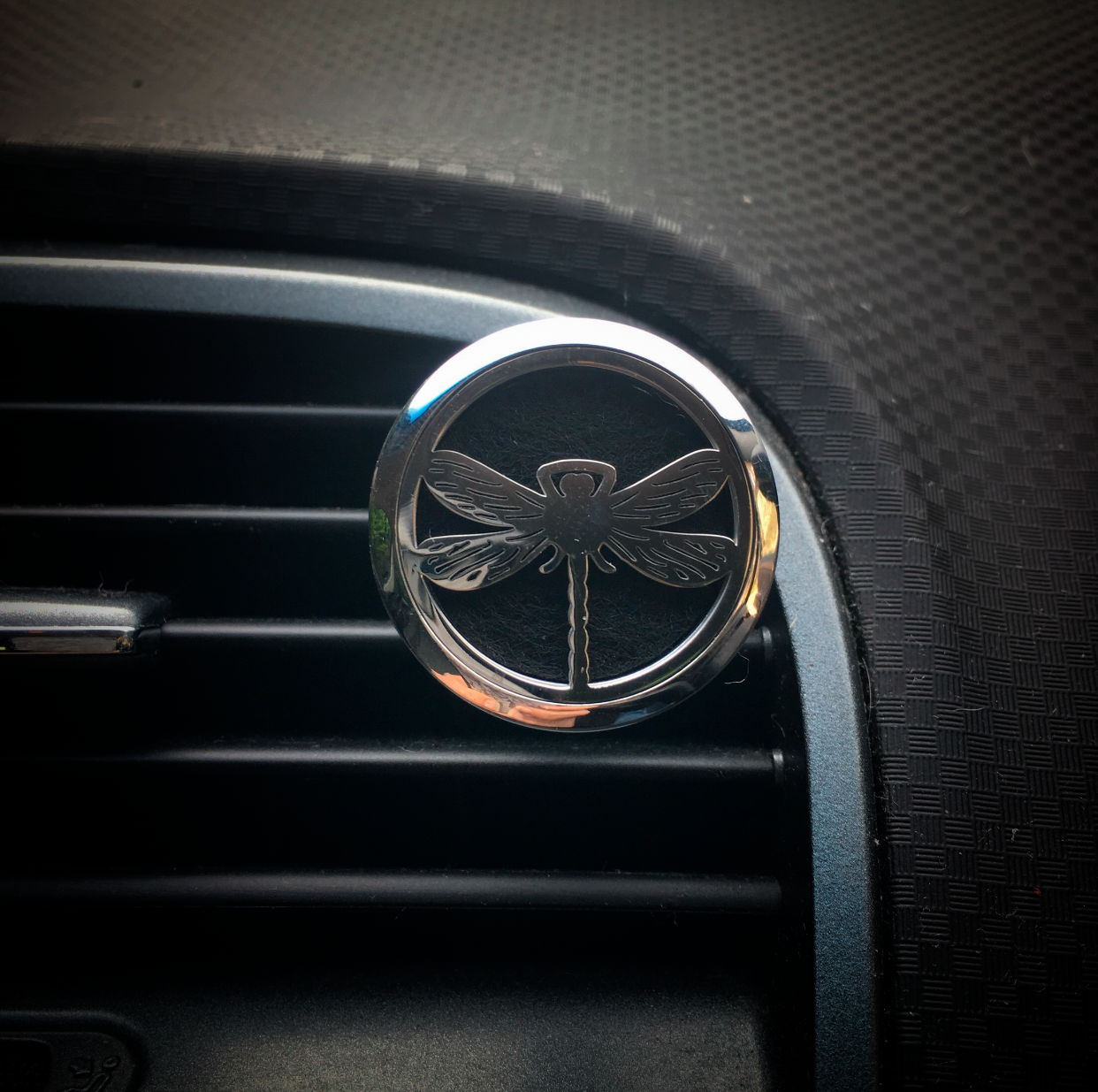 Car essential oil vaporiser